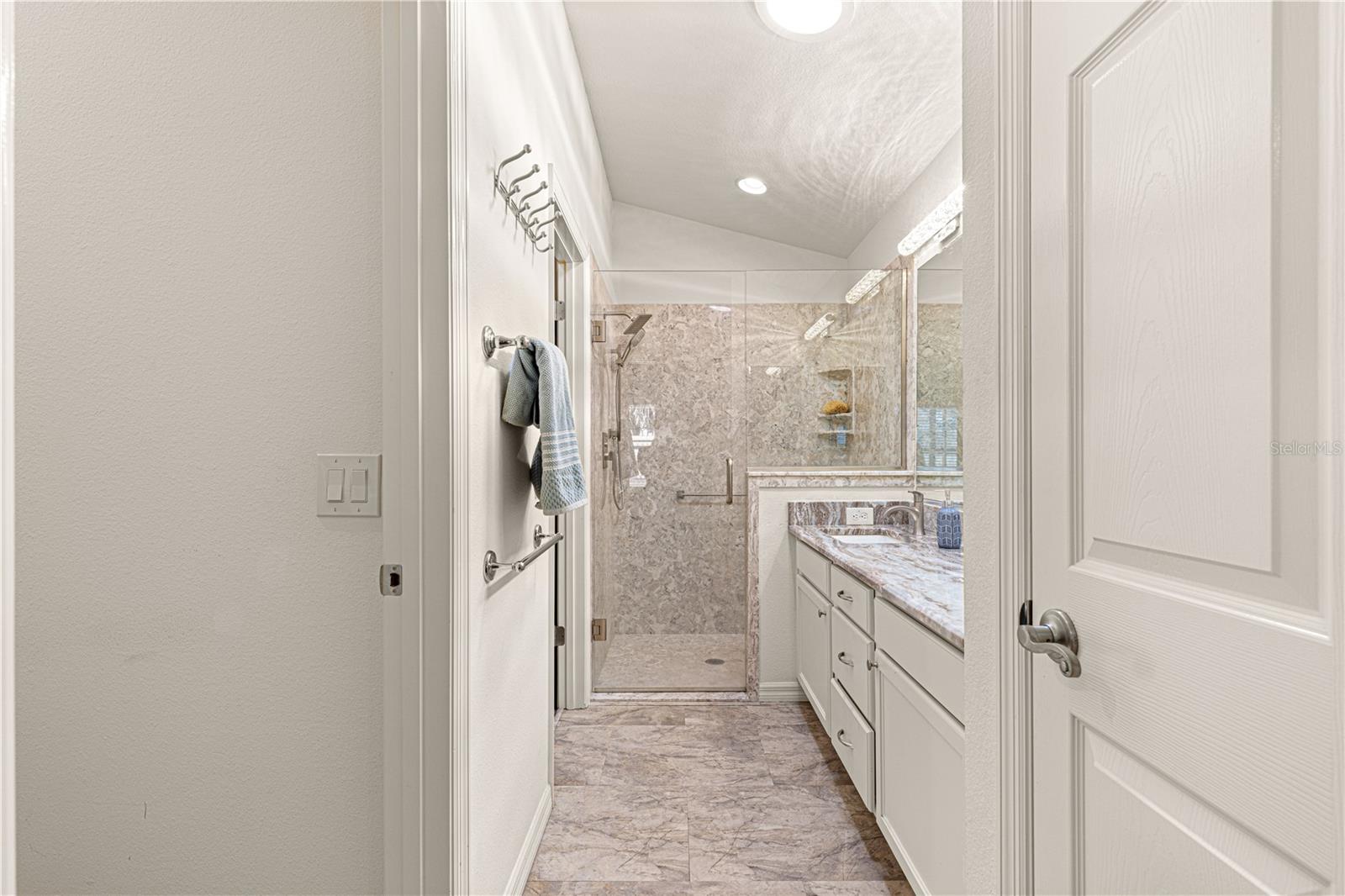 Image 36 of 51 For 1941 Yellow Pine Place