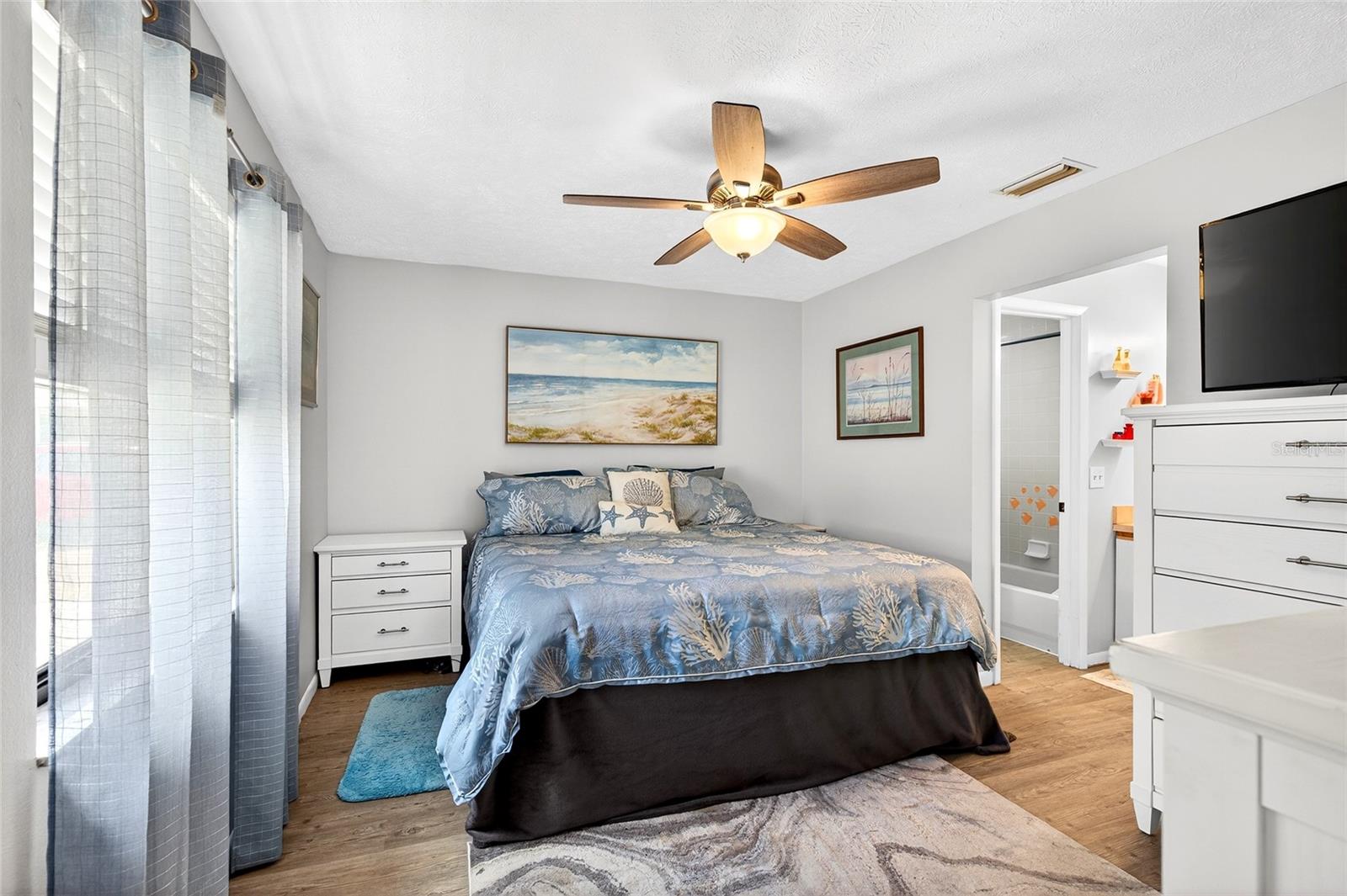 Image 11 of 23 For 5870 55th Court