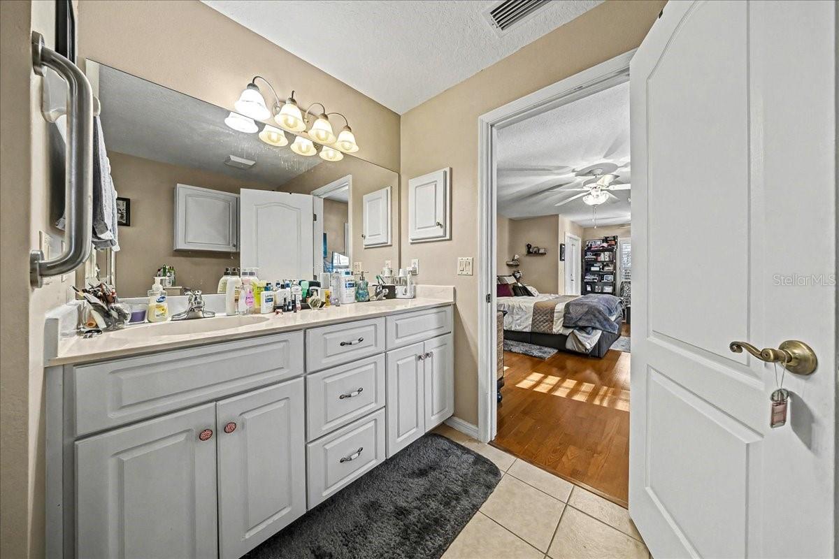 Image 20 of 48 For 6607 11th Loop