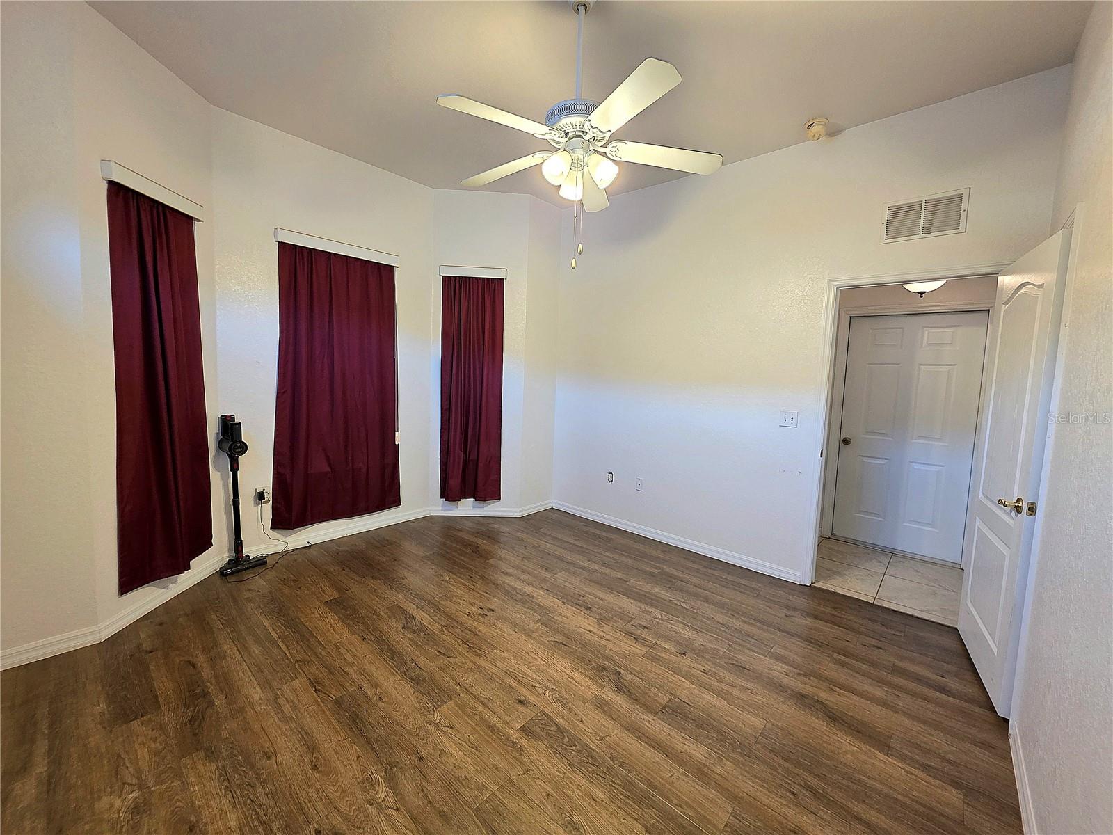 Image 14 of 37 For 2116 40th Terrace