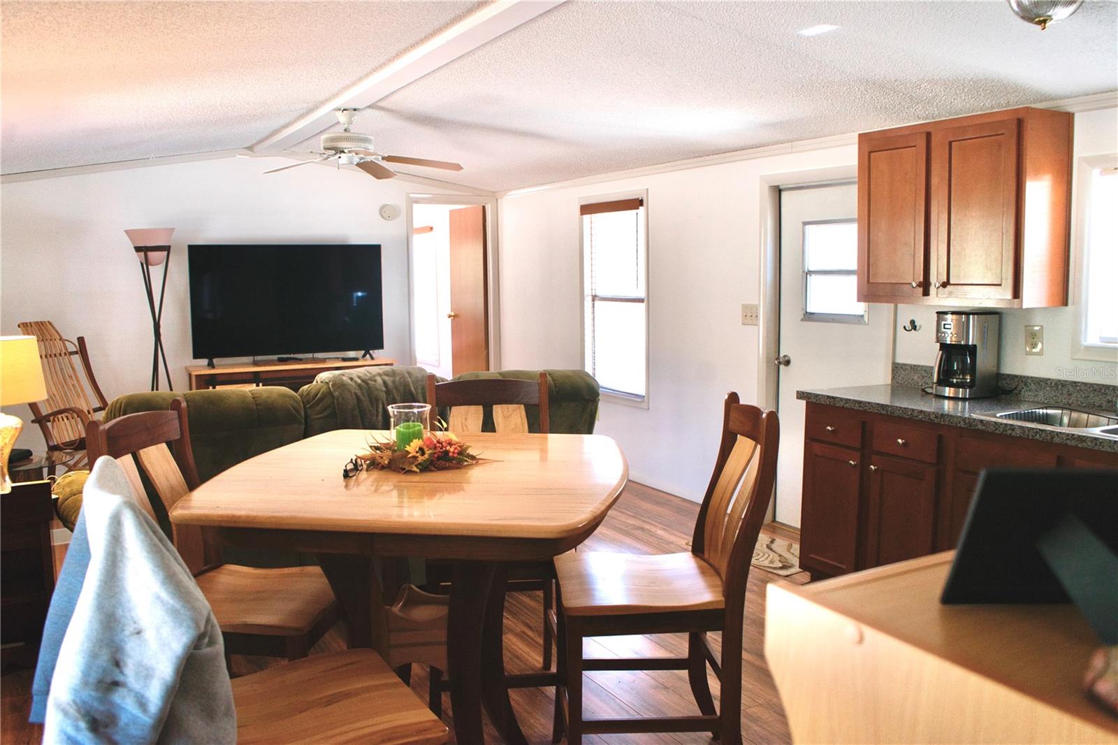 Image 14 of 26 For 5700 Silk Terrace