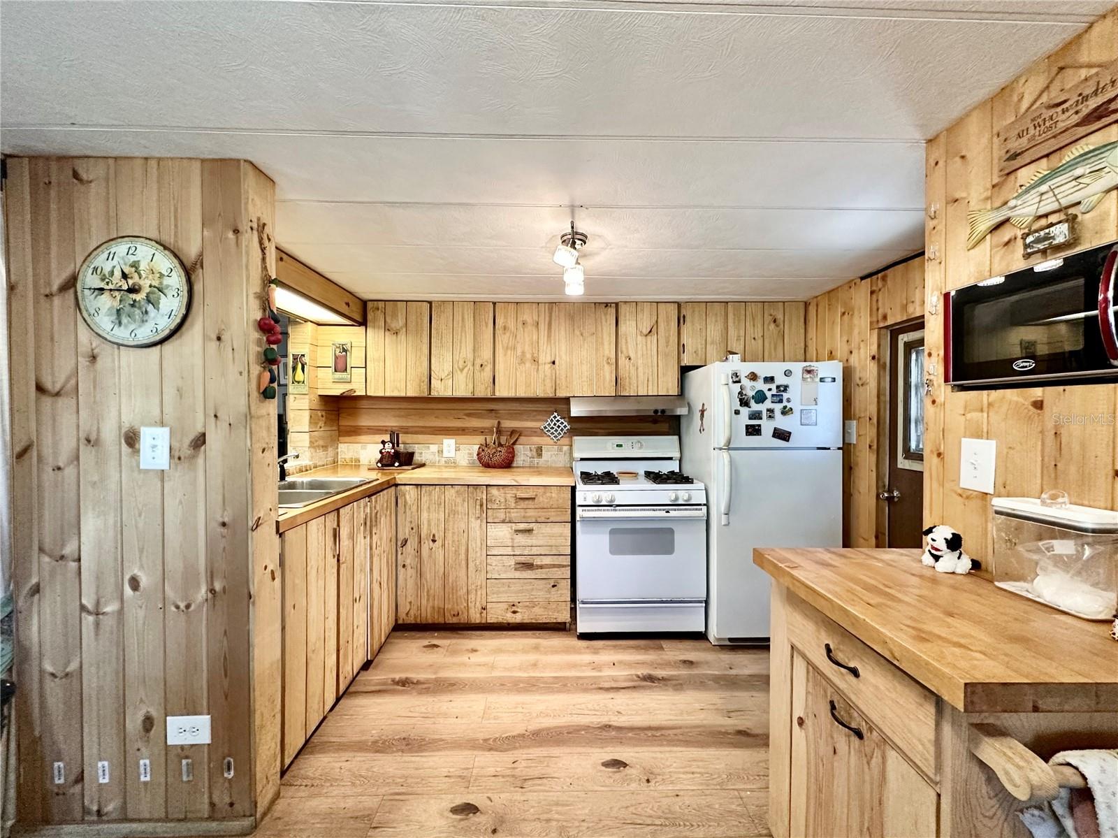 Image 21 of 28 For 3609 Westcove Court