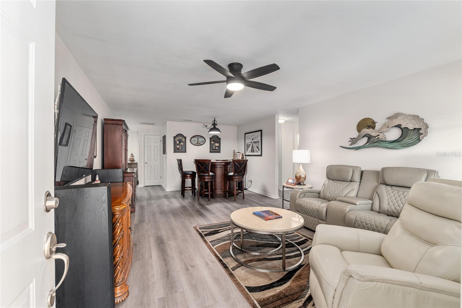 Image 5 of 40 For 8889 96th Street E