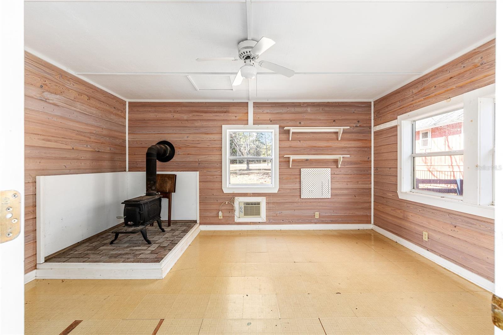 Image 20 of 34 For 22157 87th Avenue Road