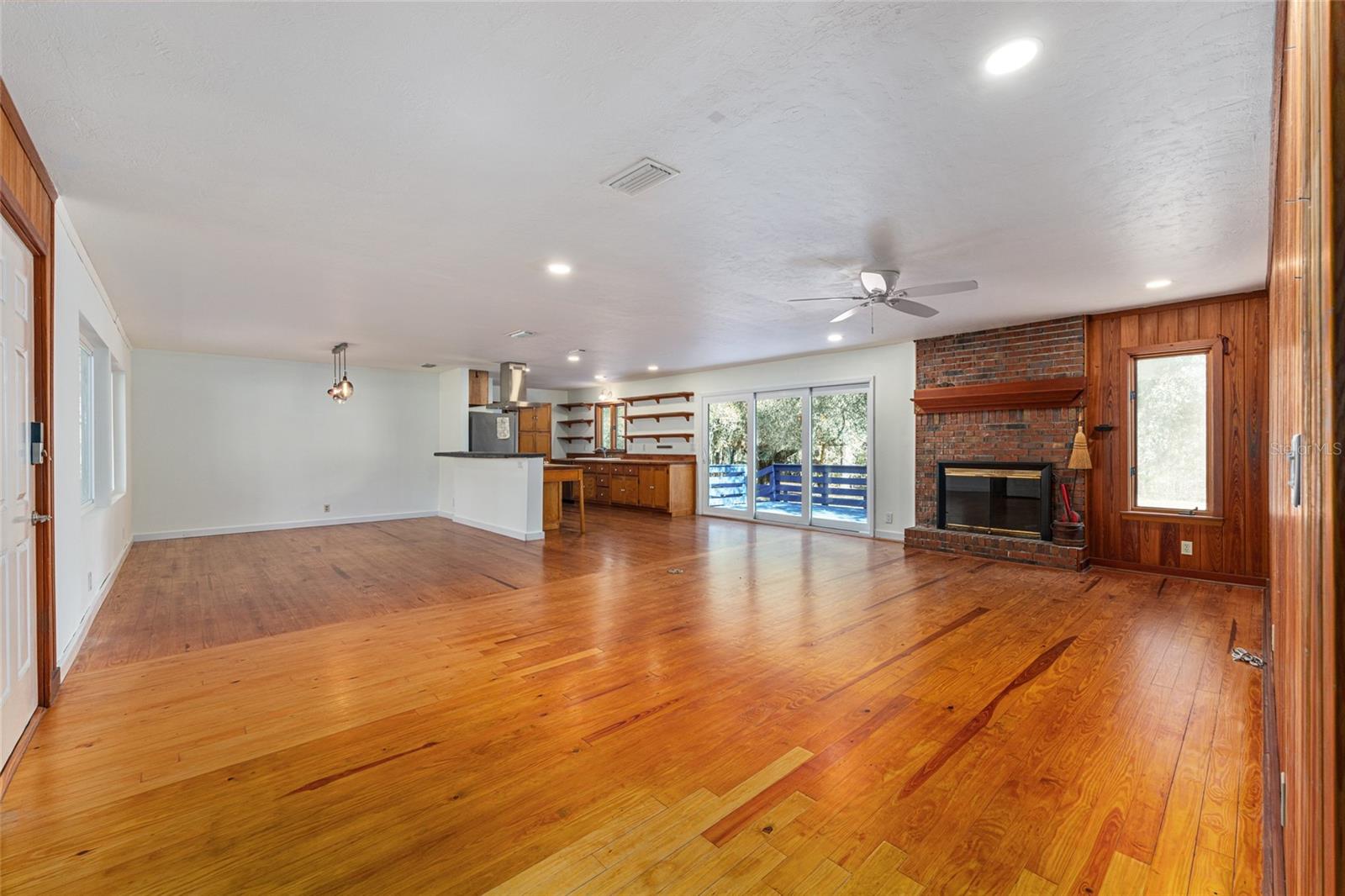 Image 4 of 34 For 22157 87th Avenue Road