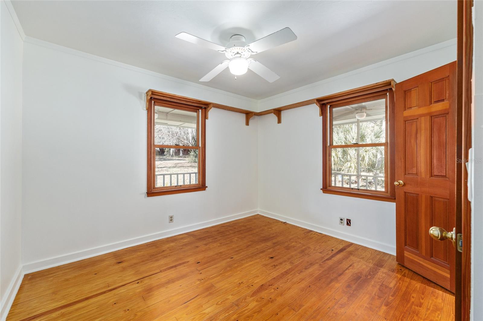 Image 7 of 34 For 22157 87th Avenue Road