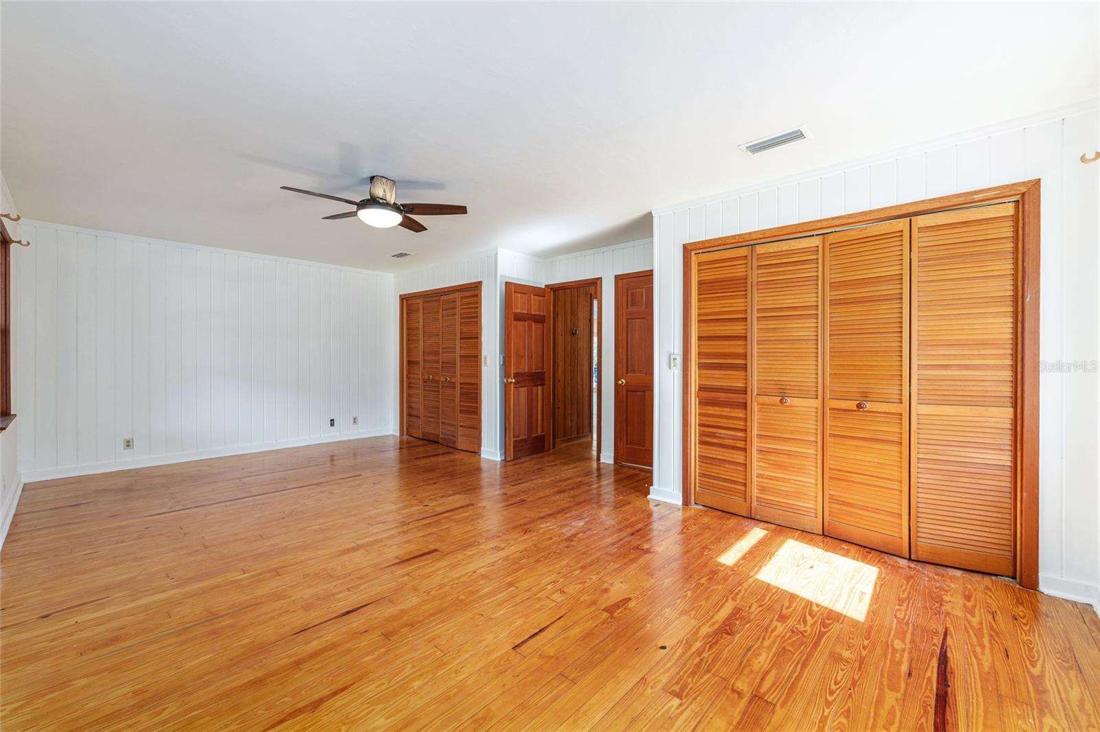 Image 9 of 34 For 22157 87th Avenue Road