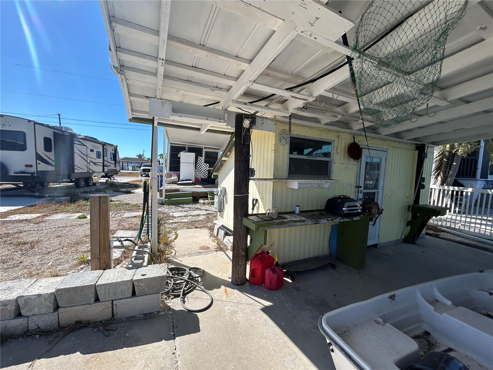 Listing photo id 8 for 3900 Royal Palm Drive