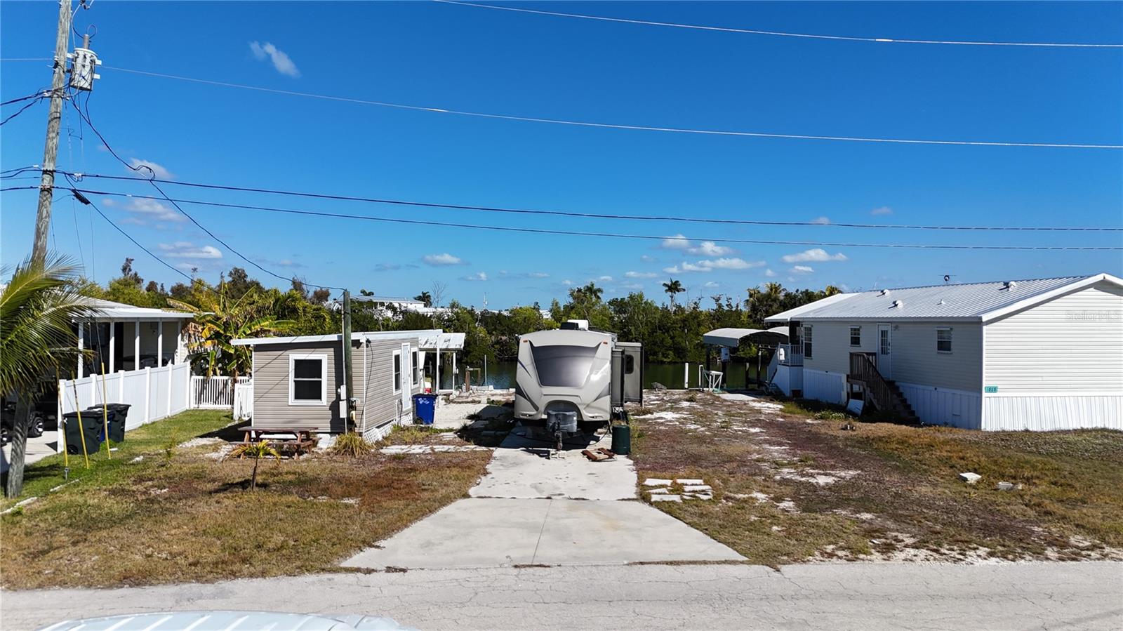 Listing photo id 10 for 3900 Royal Palm Drive