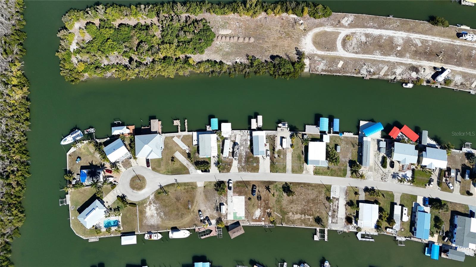 Listing photo id 12 for 3900 Royal Palm Drive