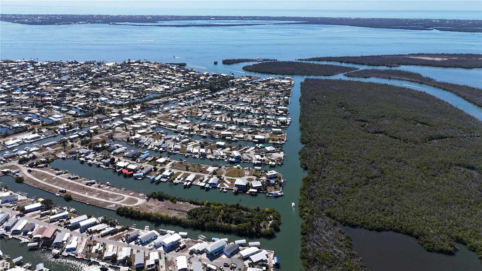 Listing photo id 17 for 3900 Royal Palm Drive