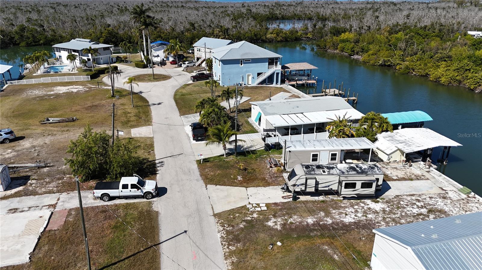 Listing photo id 0 for 3900 Royal Palm Drive