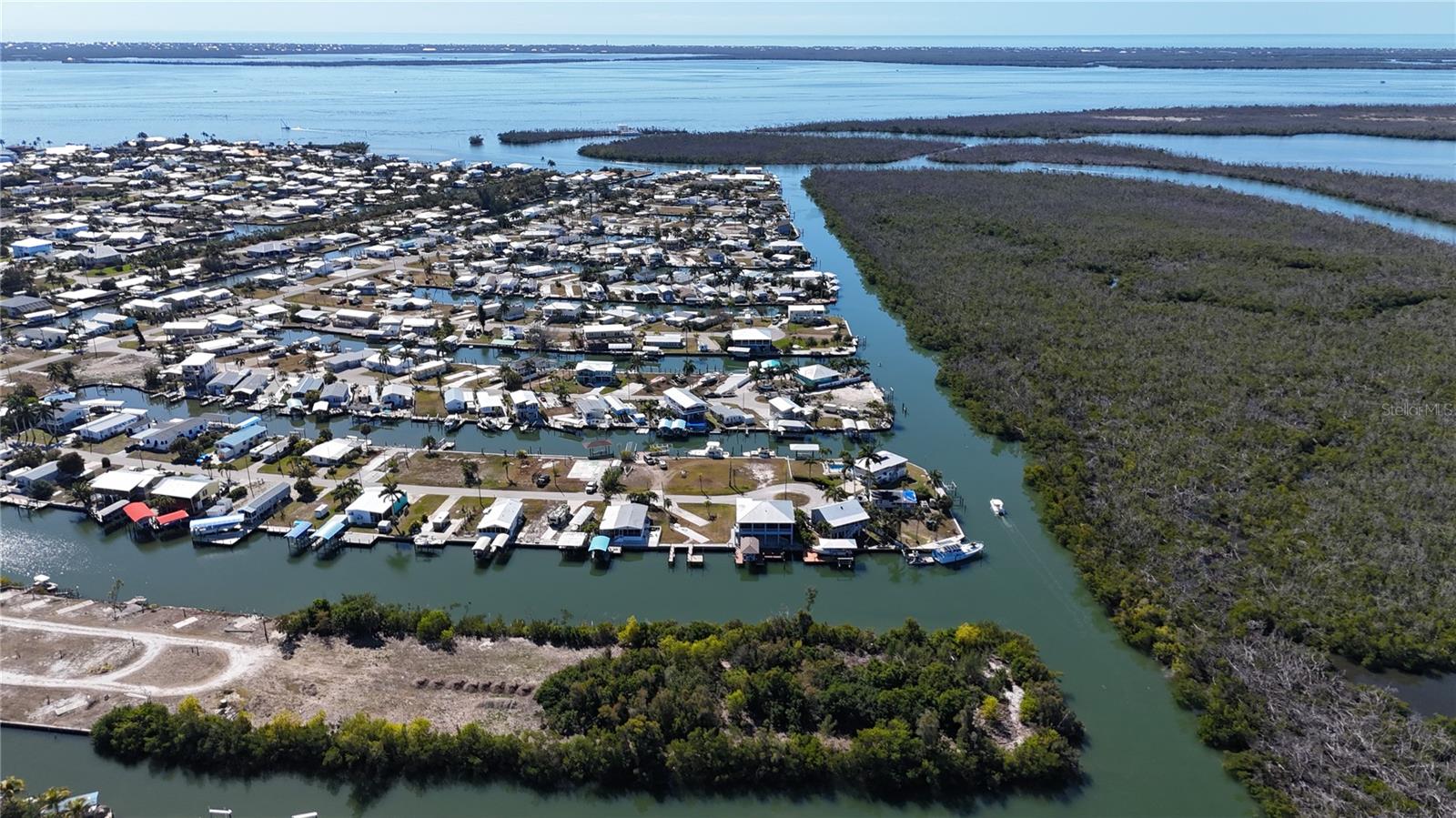 Listing photo id 18 for 3900 Royal Palm Drive