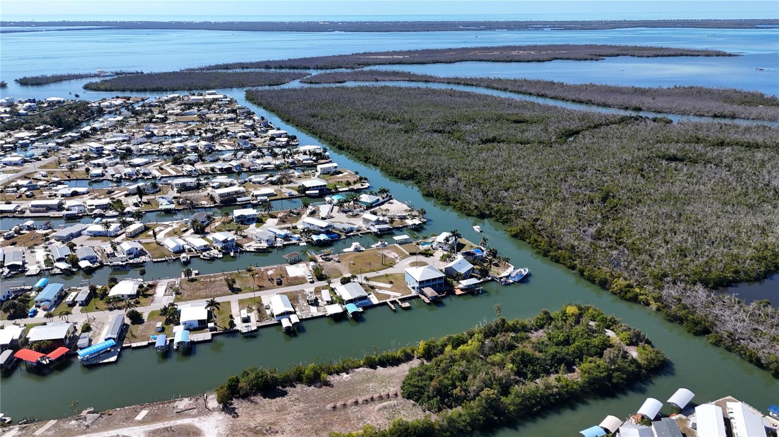 Listing photo id 19 for 3900 Royal Palm Drive