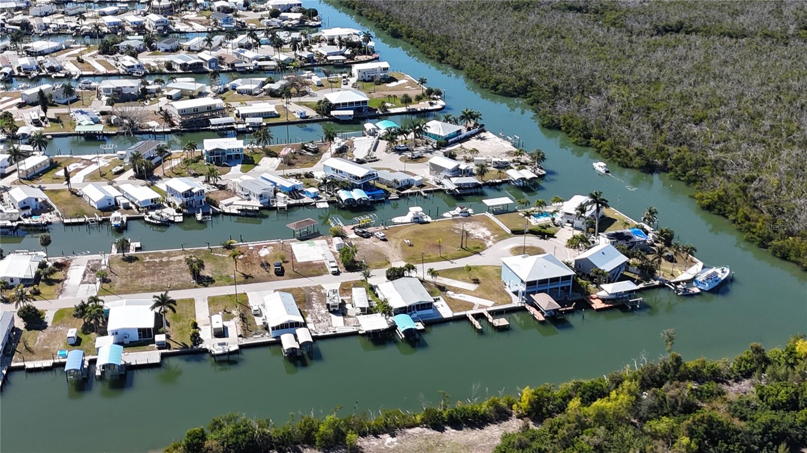 Listing photo id 20 for 3900 Royal Palm Drive