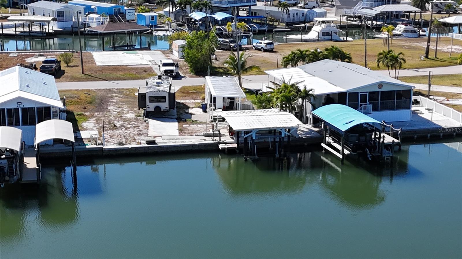 Listing photo id 23 for 3900 Royal Palm Drive