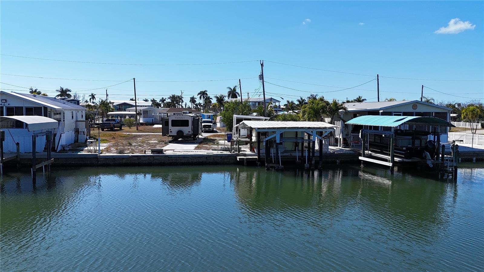 Listing photo id 25 for 3900 Royal Palm Drive