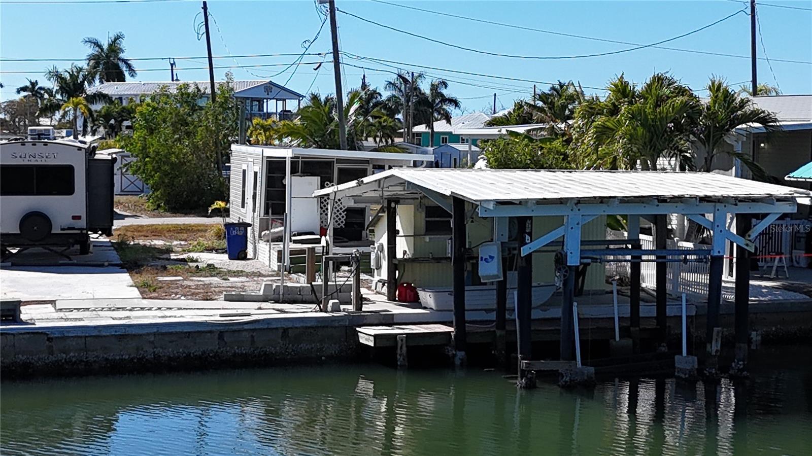 Listing photo id 26 for 3900 Royal Palm Drive