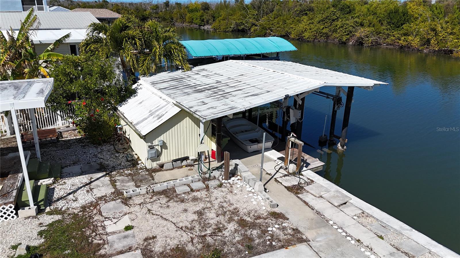 Listing photo id 27 for 3900 Royal Palm Drive