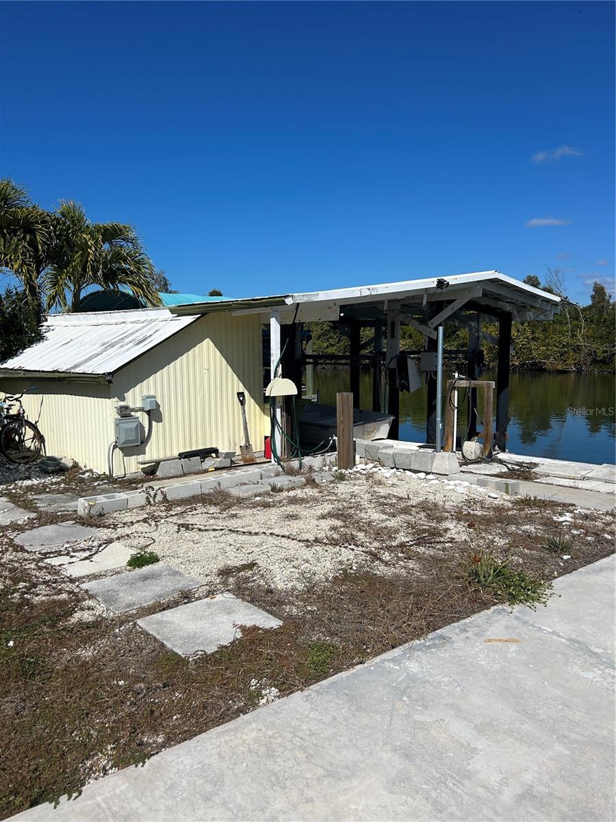 Listing photo id 4 for 3900 Royal Palm Drive