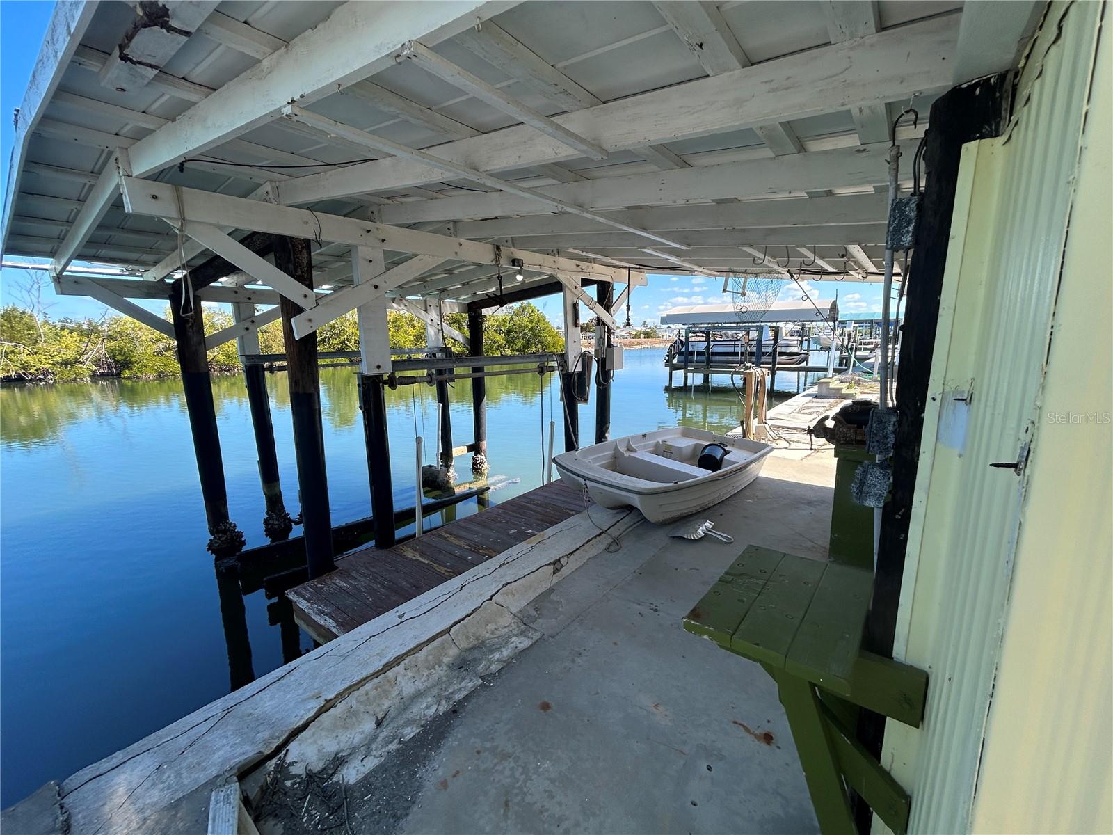 Listing photo id 6 for 3900 Royal Palm Drive