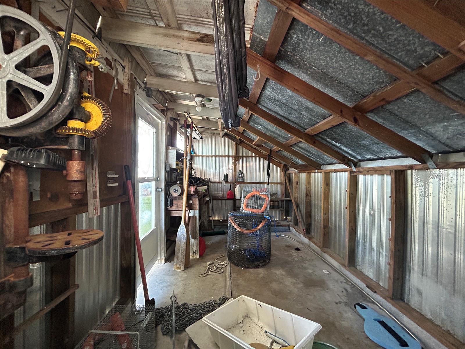 Listing photo id 7 for 3900 Royal Palm Drive