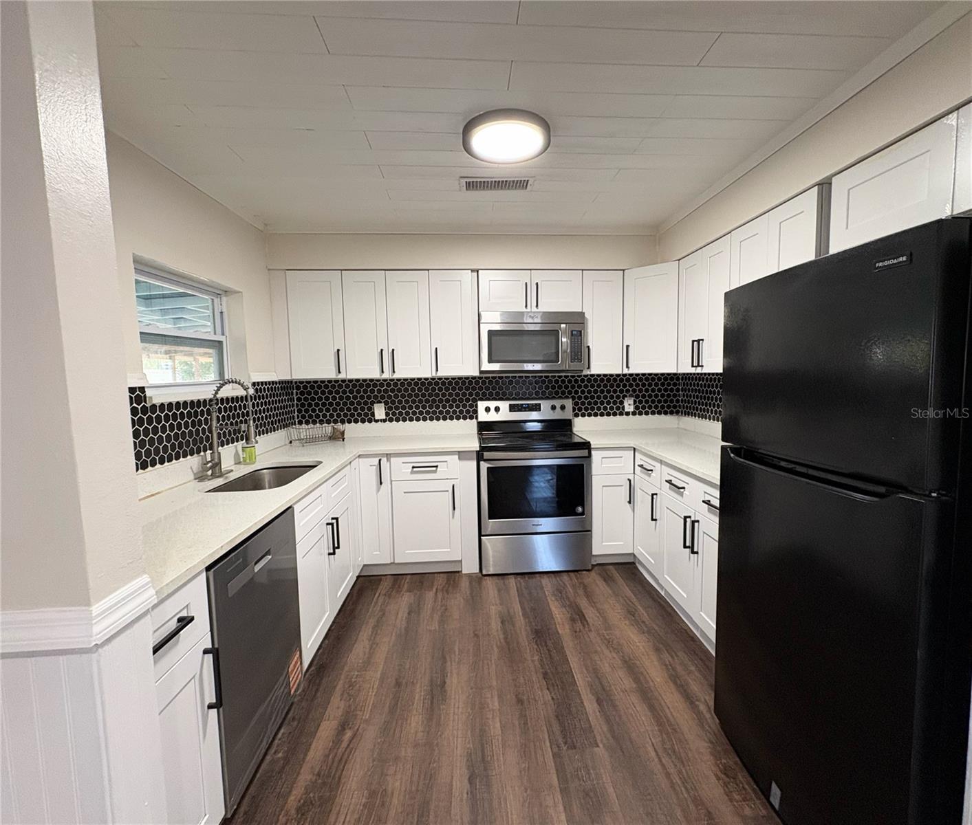 Image 17 of 67 For 895 80th Avenue