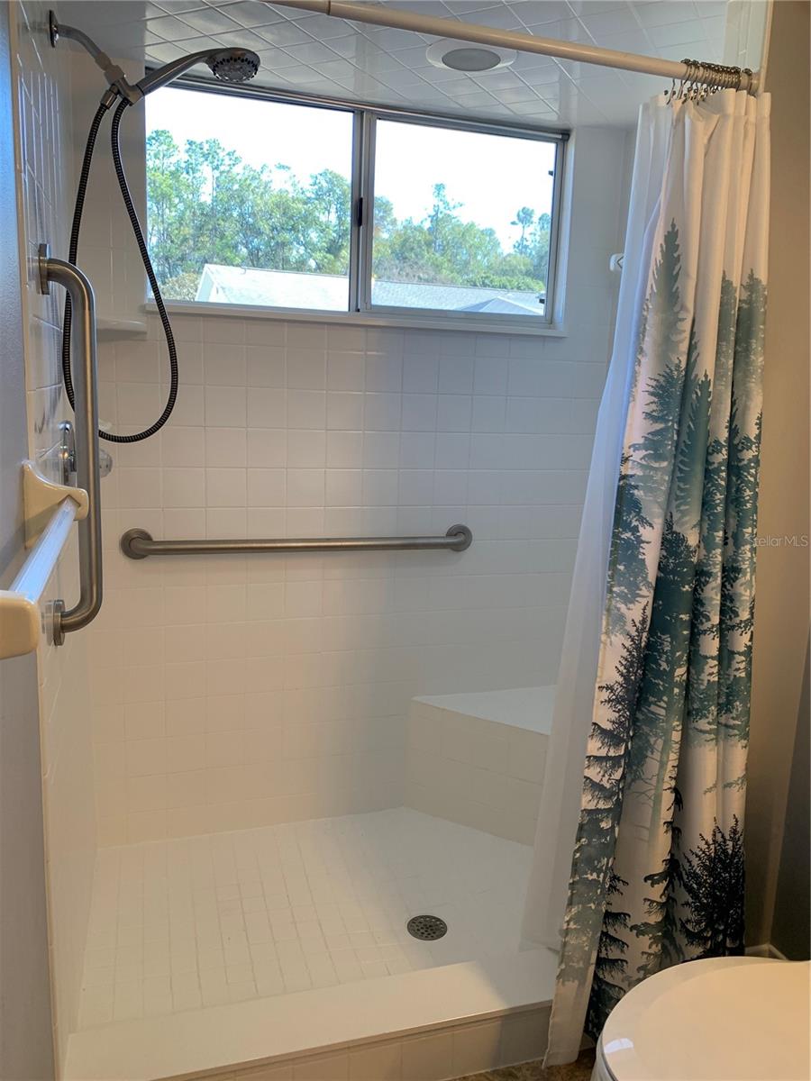 Image 13 of 20 For 10881 81st Avenue Road