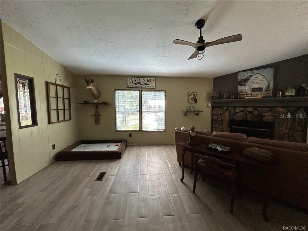 Listing photo id 20 for 4830 Western Drive
