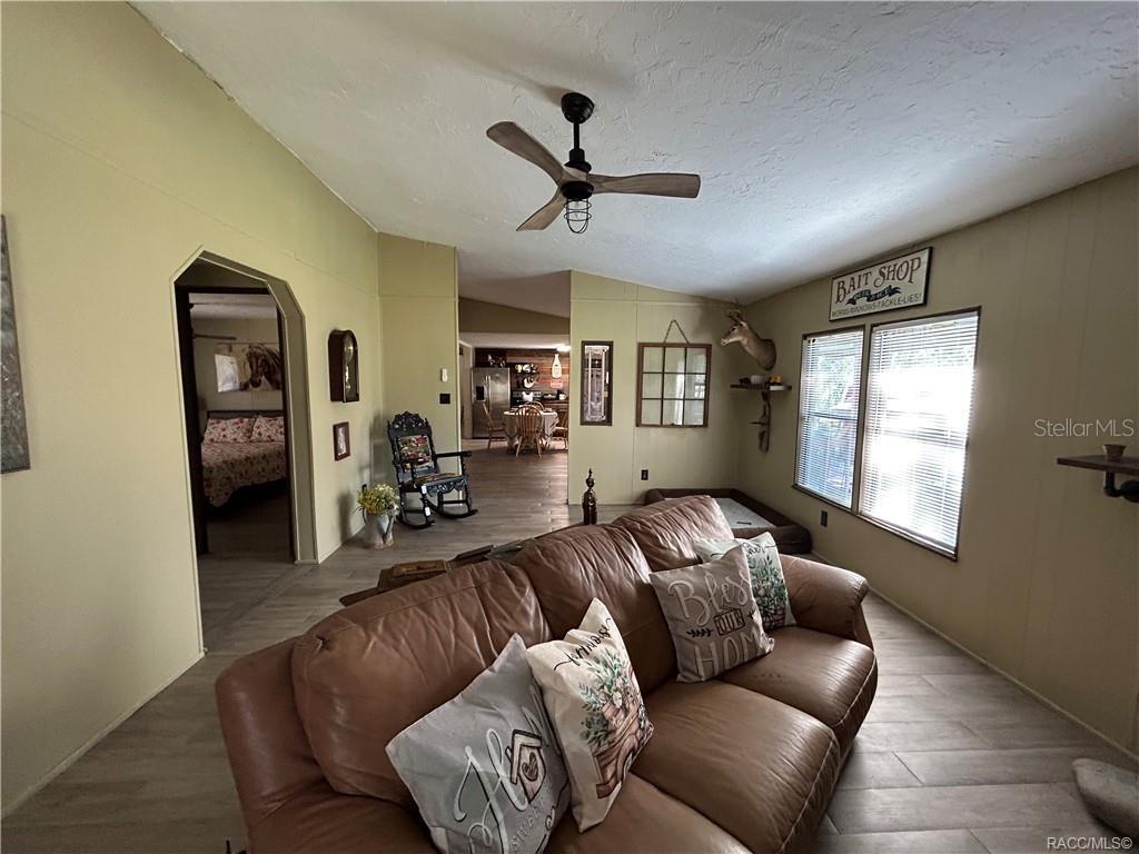 Listing photo id 21 for 4830 Western Drive