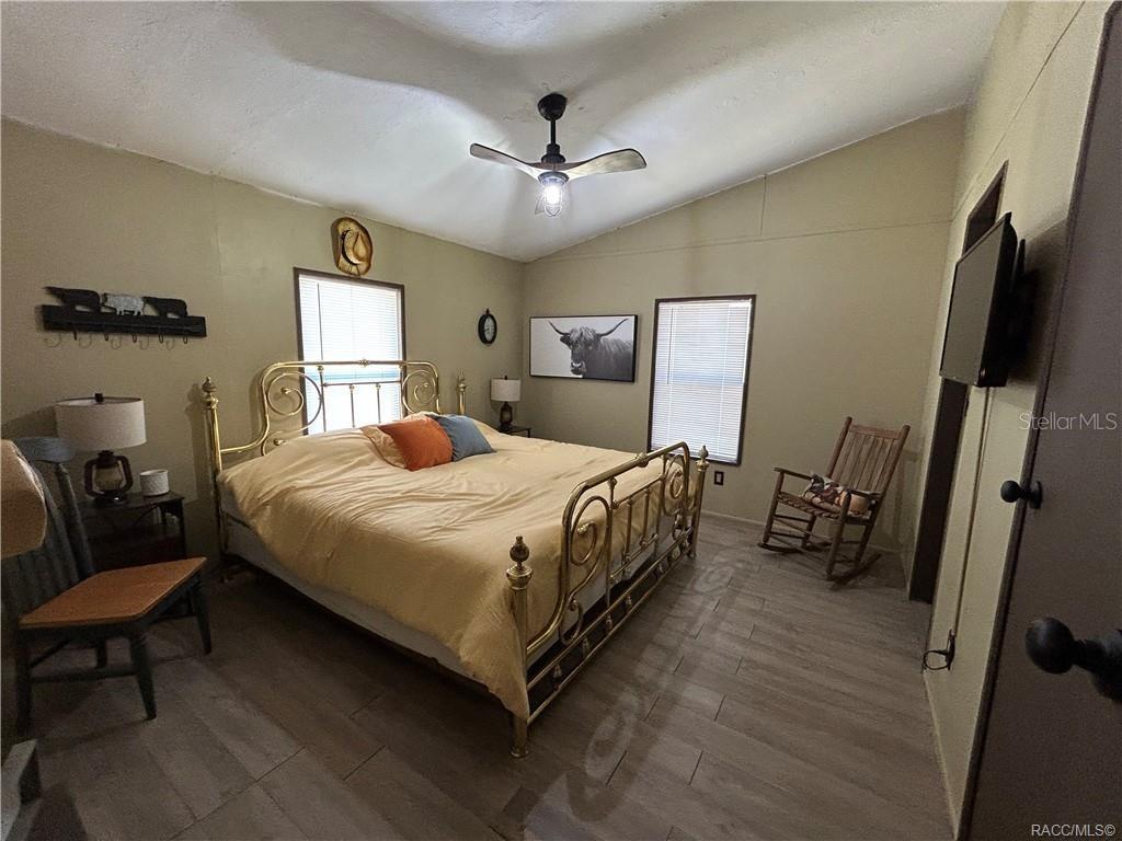 Listing photo id 22 for 4830 Western Drive