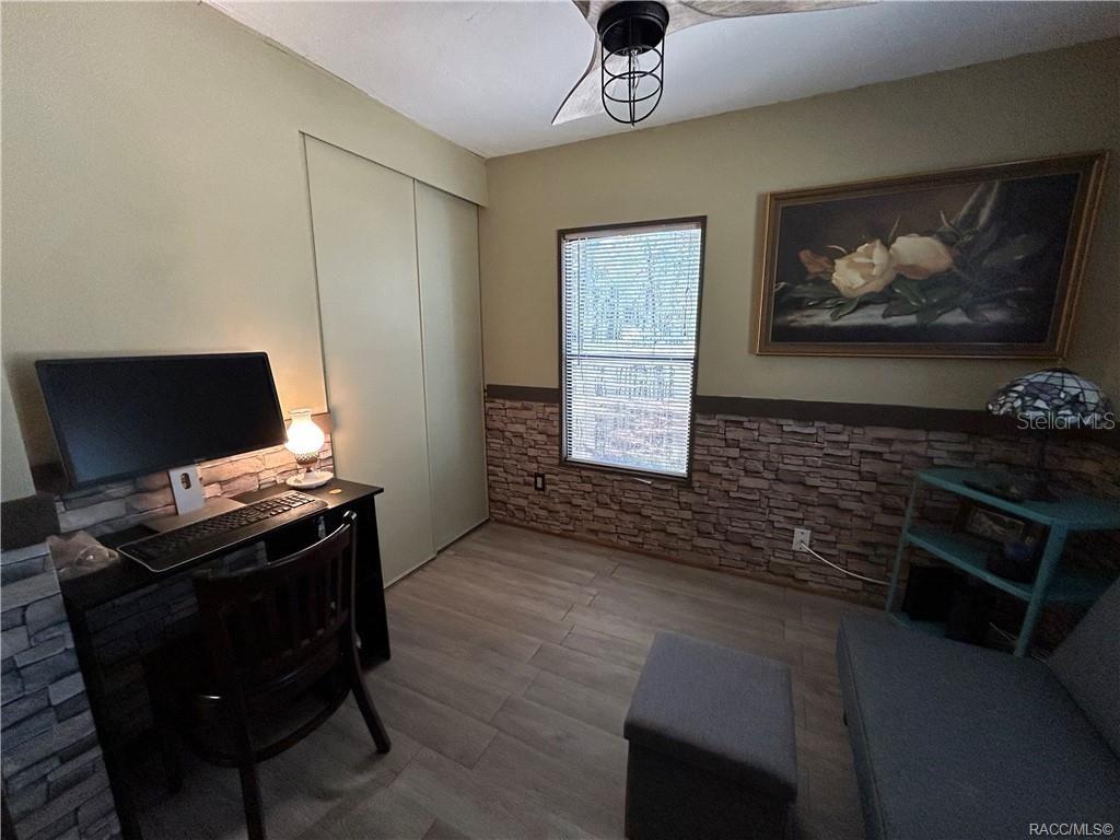 Listing photo id 24 for 4830 Western Drive