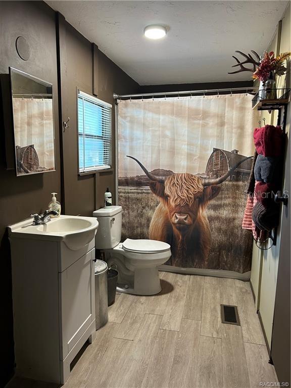 Listing photo id 28 for 4830 Western Drive