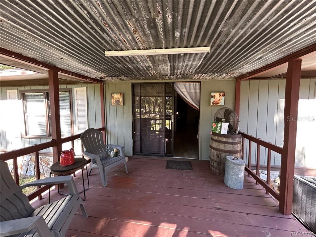 Listing photo id 5 for 4830 Western Drive