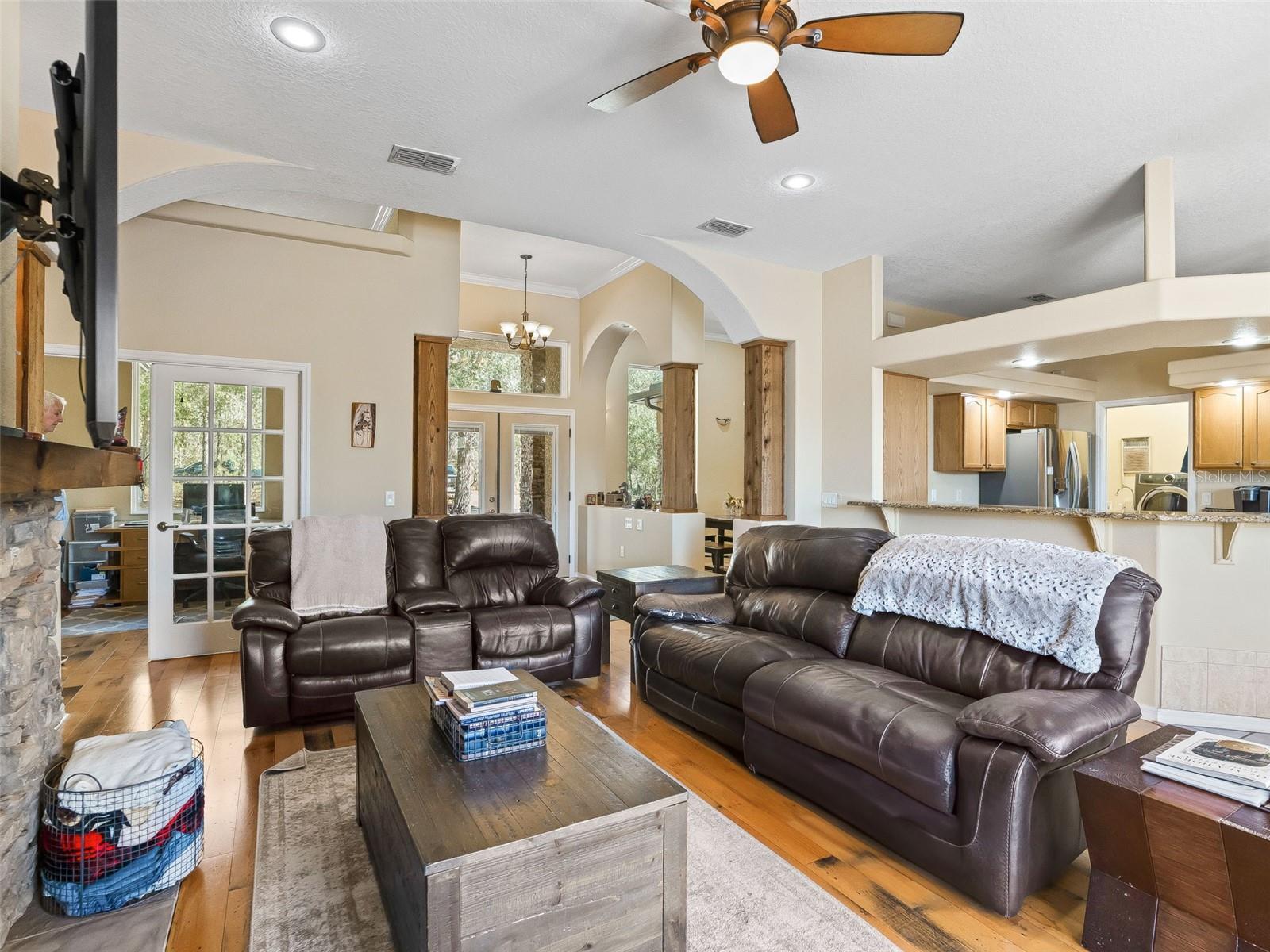 Listing photo id 8 for 11670 6th Street