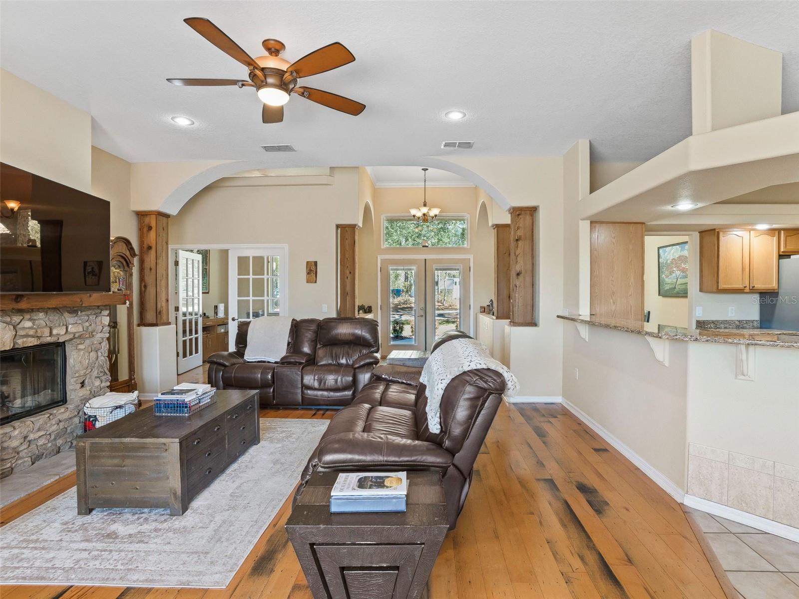 Listing photo id 9 for 11670 6th Street