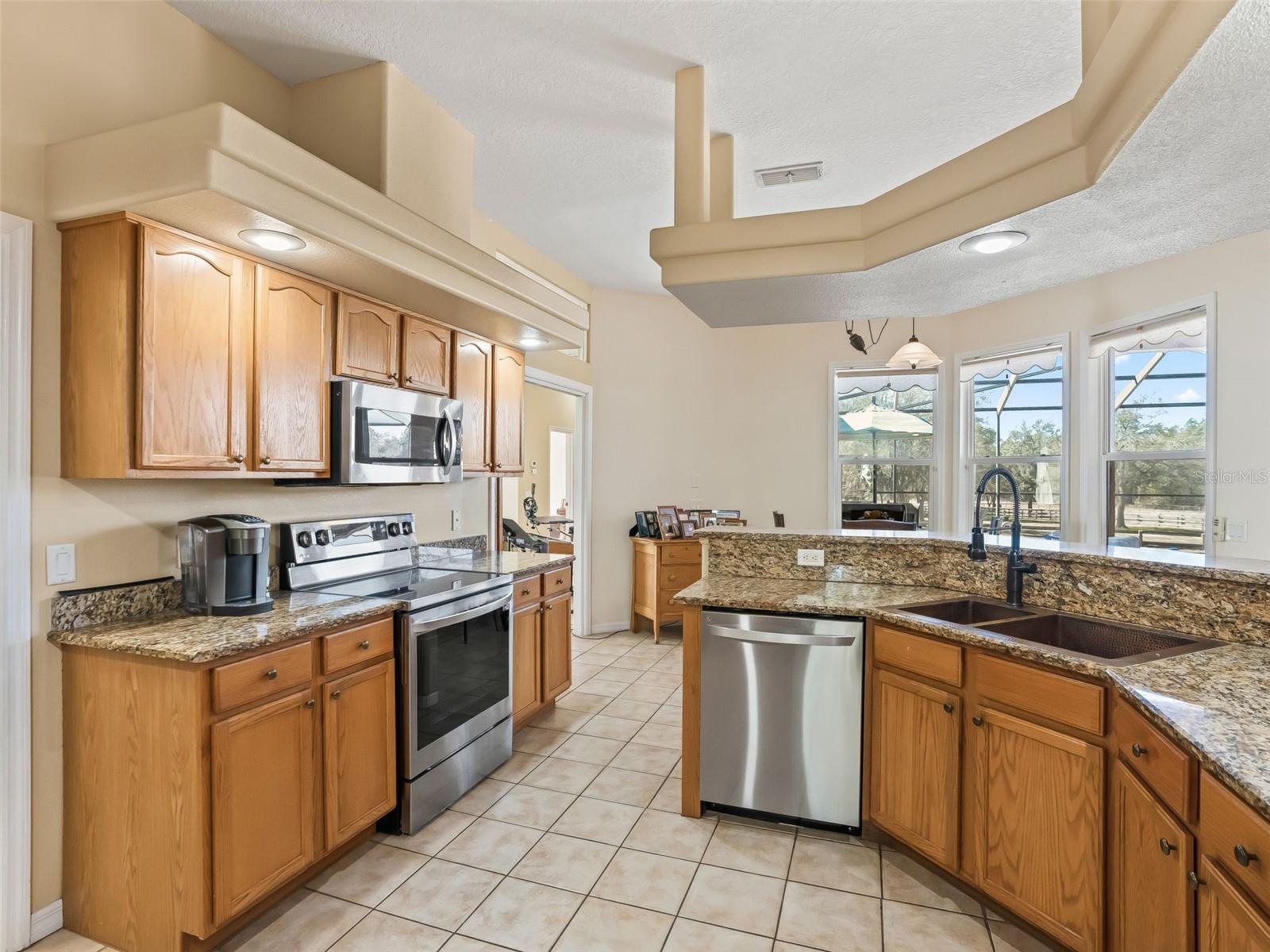 Listing photo id 14 for 11670 6th Street