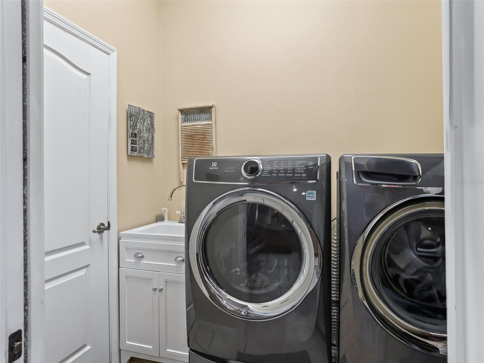 Listing photo id 32 for 11670 6th Street