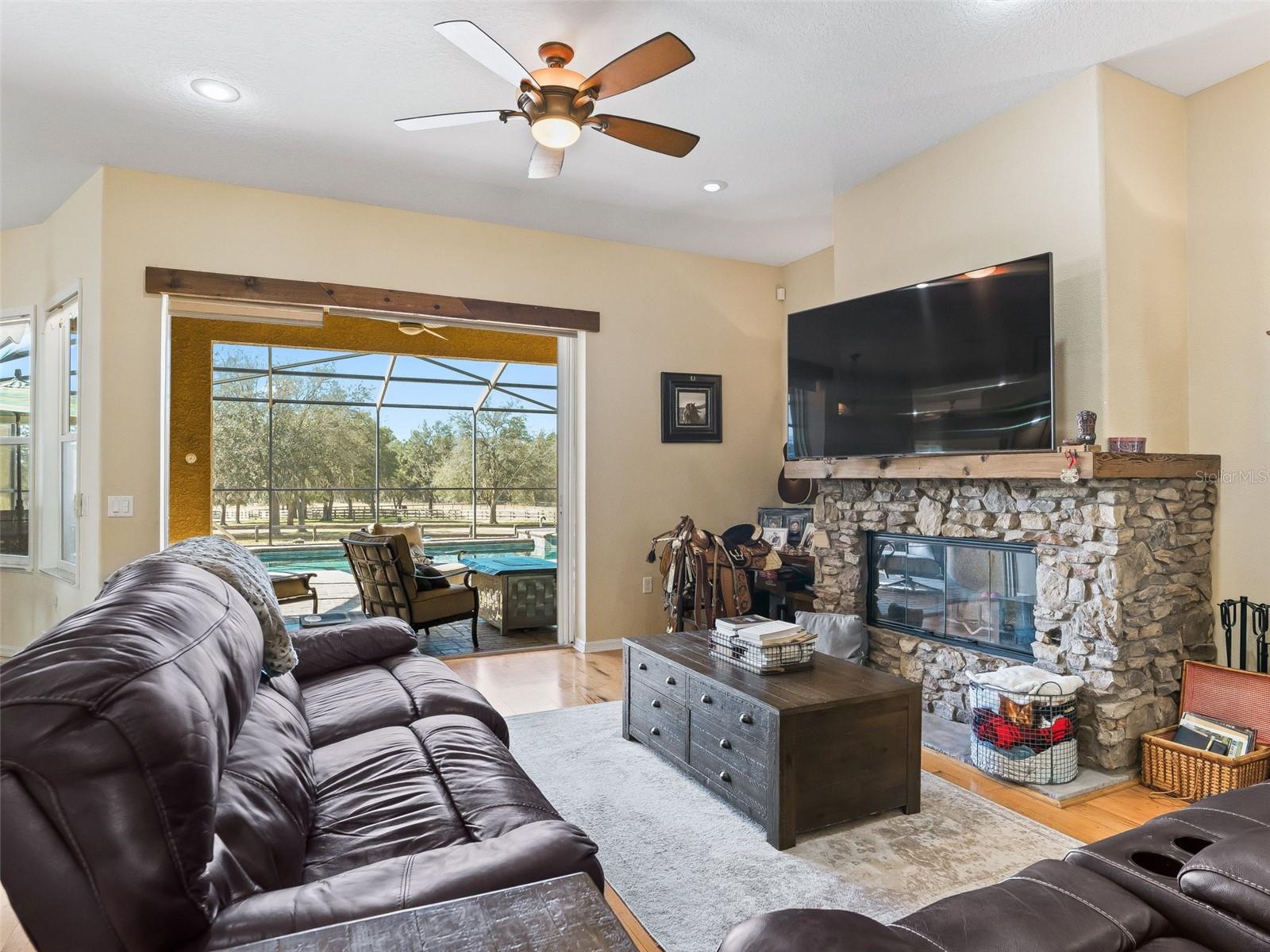 Listing photo id 4 for 11670 6th Street