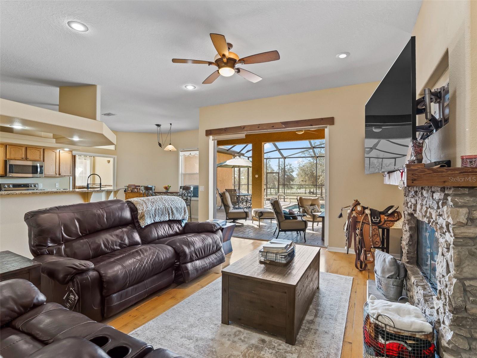 Listing photo id 6 for 11670 6th Street