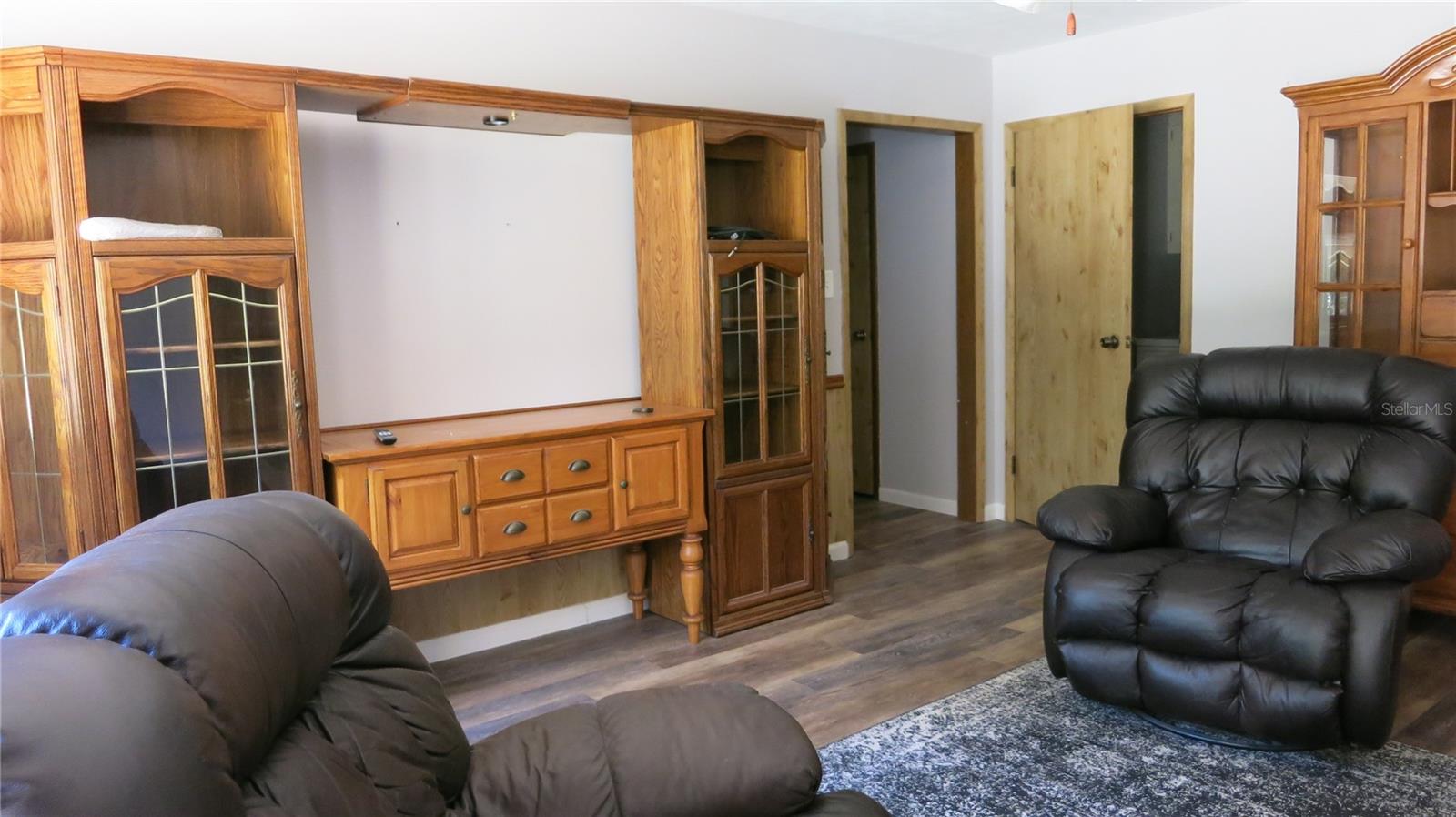 Image 10 of 53 For 3988 Bay Avenue