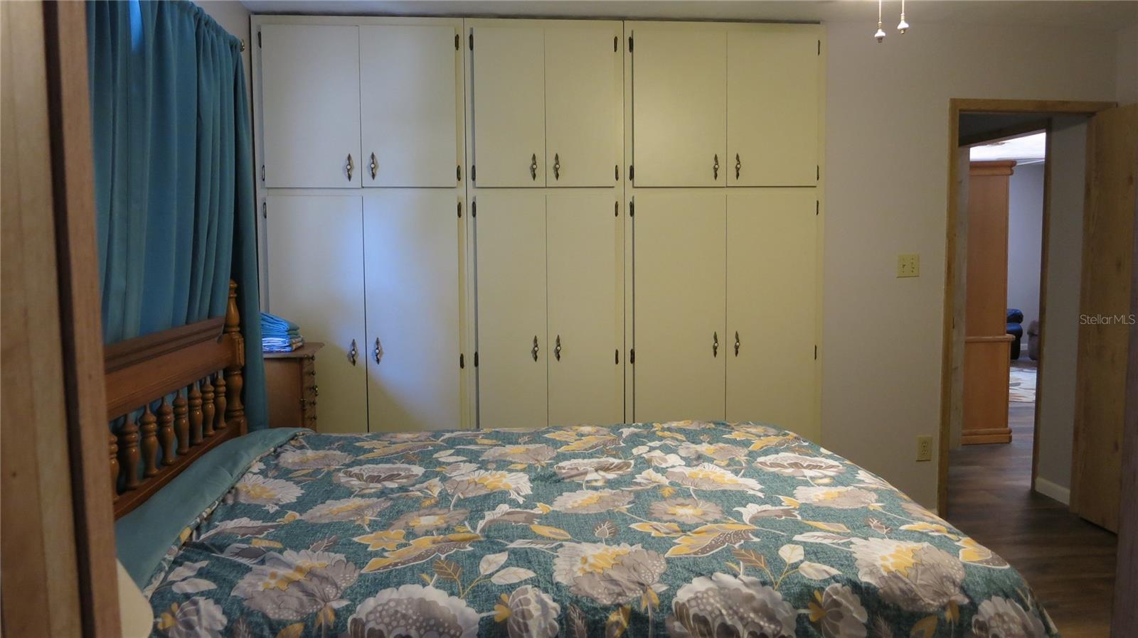 Image 20 of 53 For 3988 Bay Avenue