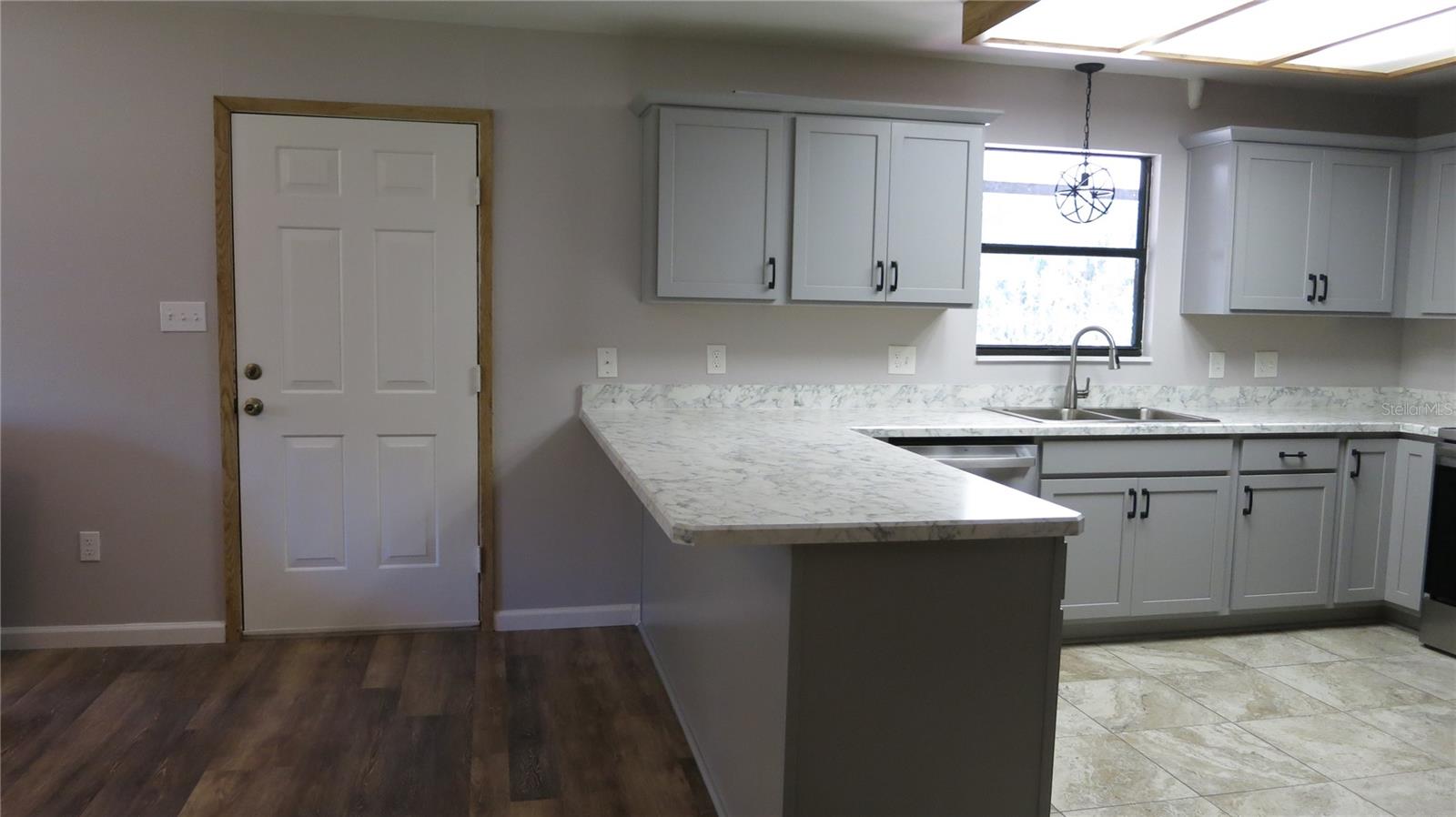 Image 29 of 53 For 3988 Bay Avenue