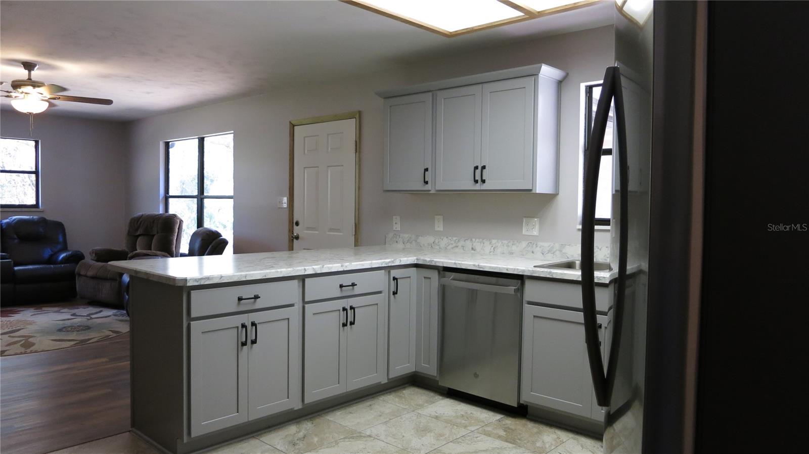 Image 5 of 53 For 3988 Bay Avenue