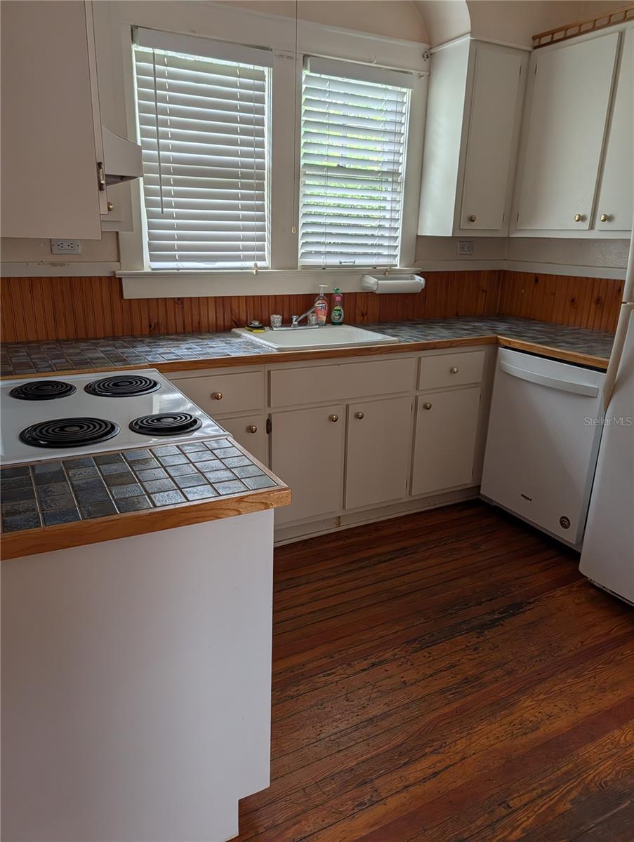 Image 21 of 34 For 1427 Fort King Street