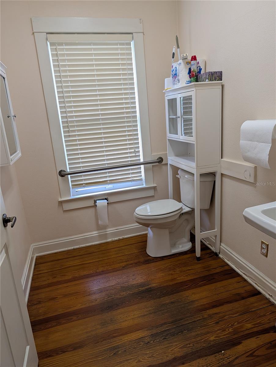 Image 23 of 34 For 1427 Fort King Street