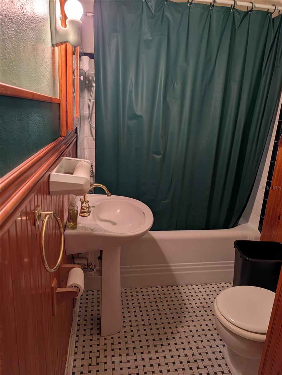 Image 26 of 34 For 1427 Fort King Street