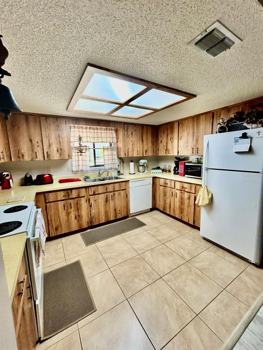 Image 3 of 18 For 10400 98th Avenue