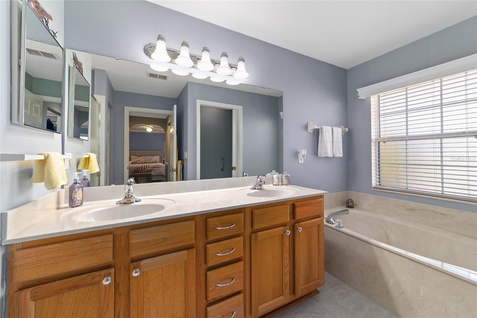 Image 34 of 58 For 8125 81st Loop