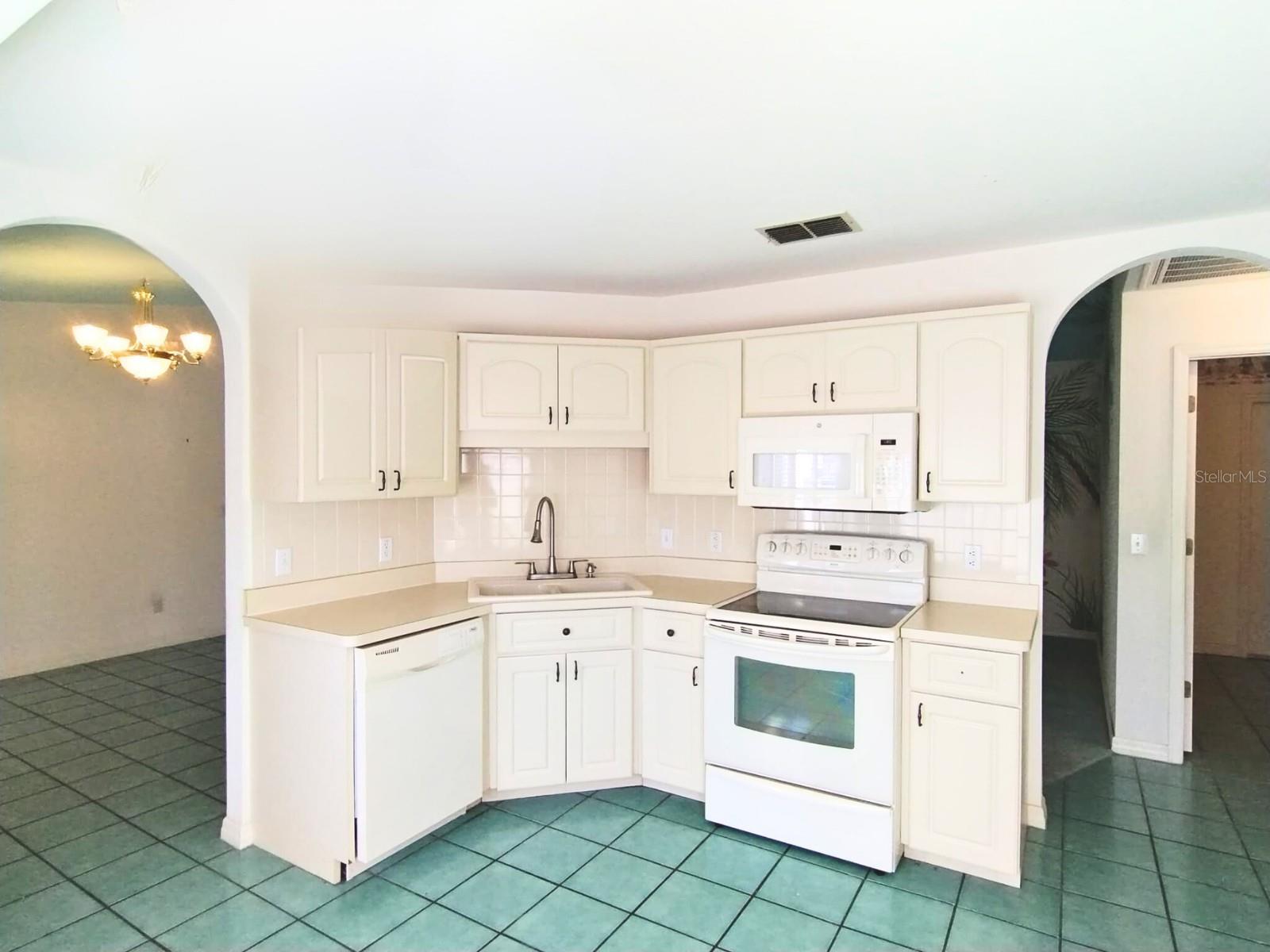 Image 11 of 27 For 6172 101 Place